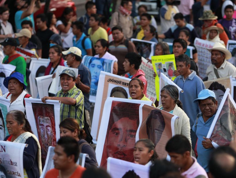 MEXICANOS SE UNEN EN GRITO POR LOS 43 ESTUDIANTES DESAPARECIDOS DE AYOTZINAPA