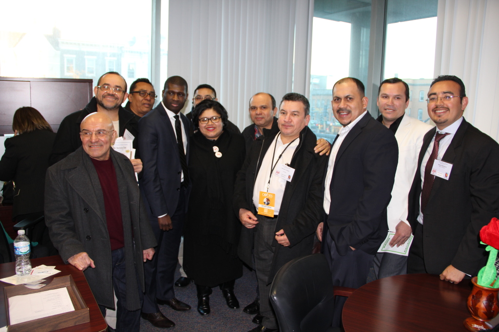 Miembros del Comité Cívico y Empresarial Salvadoreño y otros invitados junto a Jackie Reyes.