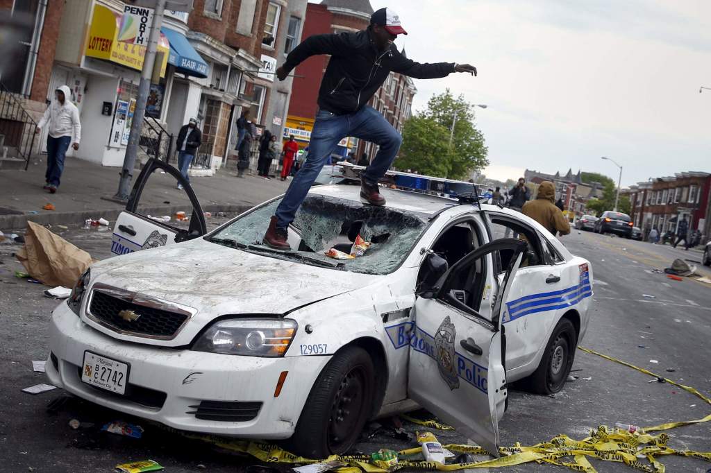  Manifestantes hicieron destrozos en la ciudad de Baltimore