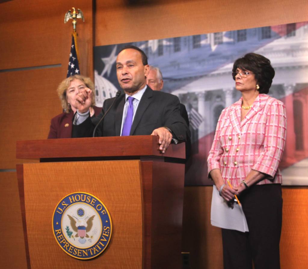  El senador Luis Gutiérrez ha enviado una carta al Presidente Obama, para que ponga paro a las deportaciones -