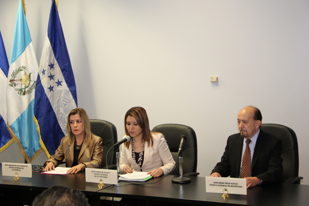  Los cónsules de Guatemala, El Salvador y Honduras, Dina Mogollón, Kenny López y Leonardo Navas respectivamente. 
